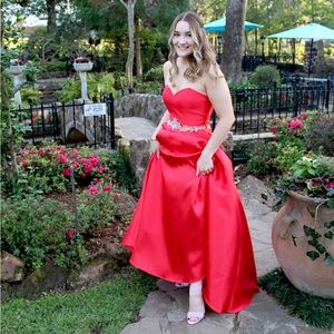 Alyce Paris, Size 8, True Red